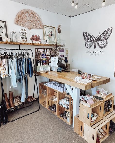 Saturday vibes at Moonrise Boutique ✨ Come shop our latest arrivals and treat yourself to something special 💫 #SaturdayShopping #MoonriseBoutique In store or online at www.moonrisevintageclothing.com Boho Store Decor, Boutique Interior Design Modern, Boho Boutique Decor, Small Boutique Decor, Vintage Boutique Interior, Clothes Shop Ideas, Clothing Boutique Decor, Mobile Business Ideas, Booth Display Ideas Diy