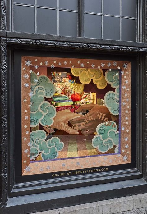 Summer Window Display, Painted Window Art, Summer Window, Store Window Displays, Visual Merchandising Displays, Christmas Window Display, Window Display Design, A Night At The Opera, Store Windows