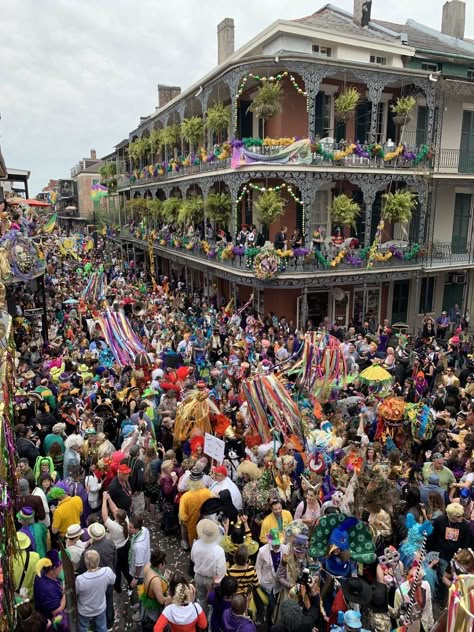 New Orleans Mardi Gras Art, New Orleans Party Aesthetic, New Orleans Culture, New Orleans Mardi Gras Aesthetic, Nova Orleans Aesthetic, Mardi Gras Aesthetic, New Orleans Aesthetic, New Orleans Festivals, Louisiana Festivals