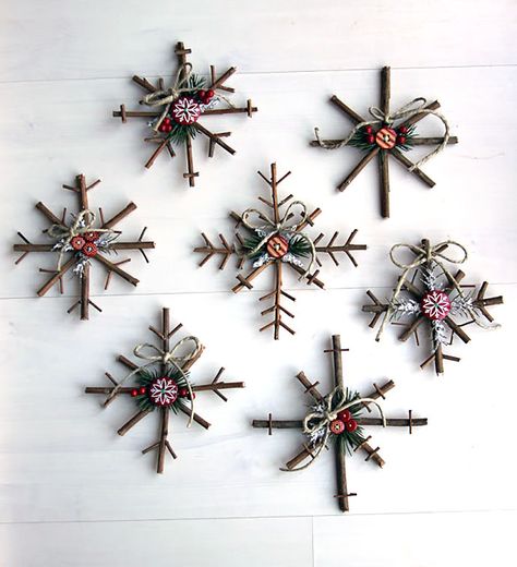 DIY Twig Snowflakes via  Little Things Bring Smiles Natal Country, Natal Natural, Homemade Christmas Presents, Navidad Natural, Jul Diy, Twig Crafts, Christmas Presents For Kids, Christmas Potpourri, Natural Christmas