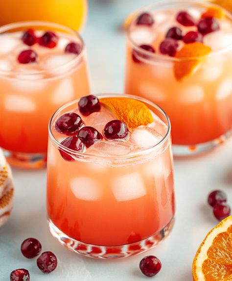 Easy Thanksgiving Punch Recipe Thanksgiving Day Punch Recipes, Nonalcoholic Thanksgiving Punch, Thanksgiving Cranberry Punch, Thanksgiving Non Alcoholic Punch, Thanksgiving Punch Recipes, Easy Thanksgiving Punch, Cranberry Orange Punch, Thanksgiving Alcohol, Punch Thanksgiving