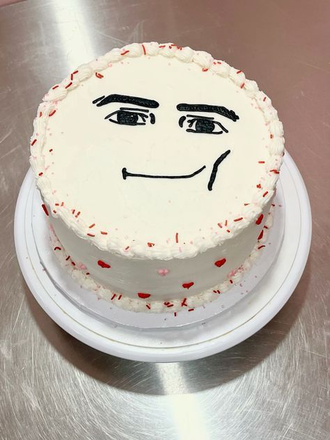 Cake Designs Funny Easy, Meme Birthday Cake Funny, Cake Inspo Funny, Roblox Face Cake, Funny Birthday Cakes For Friends, Birthday Cake Funny Ideas, Friends Bday Cake, Birthday Cake Ideas 13, Funny Bday Cake