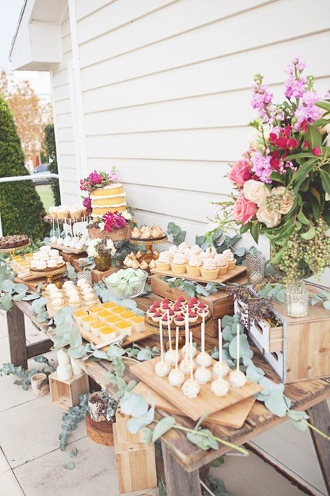 Rustic Food Display, Wedding Shower Brunch Decorations, Unique Bridal Shower Themes, Food Table Decorations, Wedding Shower Brunch, Rustic Bridal Shower Favors, Garden Party Bridal Shower, Bridal Shower Desserts, Brunch Decor