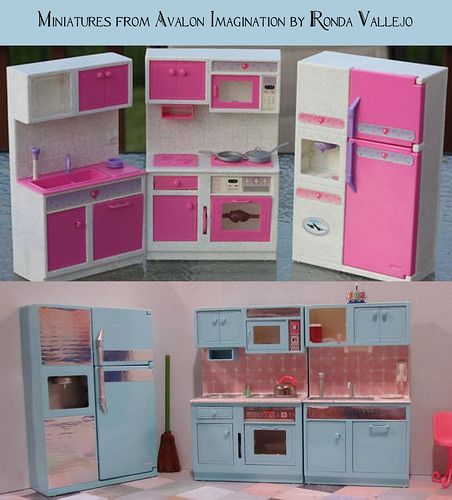 I took this Barbie kitchen set and customized it to have a… | Flickr Barbie Kitchen Set, Barbie Castle, Diy Barbie House, Gothic Dollhouse, Barbie Food, Barbie Diorama, Mini Ideas, Barbie Kitchen, Barbie Doll House