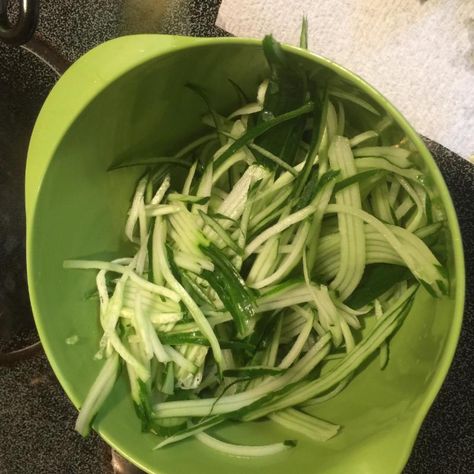 How To Julienne Cucumbers, Cucumber Spaghetti, Julienne Vegetables, Salads Summer, Summer Produce, Cucumber Recipes, Recipes Salads, Vegetable Peeler, Summer Food