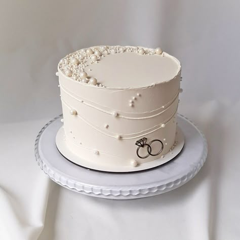 Chanel Birthday Cake, Cowboy Birthday Cakes, Wedding Cake Designs Simple, Wedding Cake Simple Elegant, Wedding Cake Simple, Wedding Cake Pearls, Cake For Boyfriend, Small Wedding Cakes, Buttercream Cake Decorating