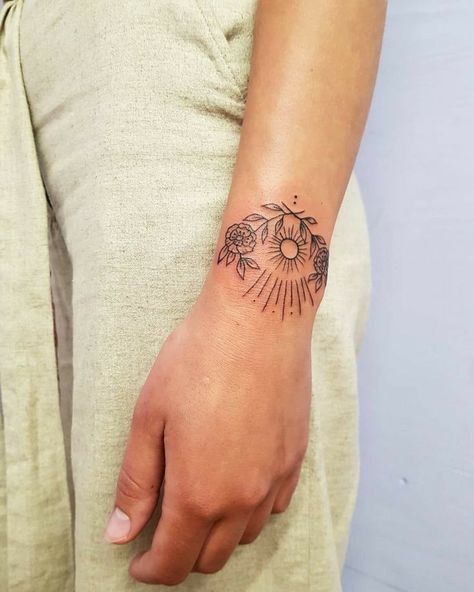 Top Of Wrist Tattoos, Boho Tattoo Ideas, Sunrise Tattoo, Boho Tattoo, Traditional Tattoo Inspiration, Boho Tattoos, Aries Tattoo, Doodle Tattoo, Diy Tattoo