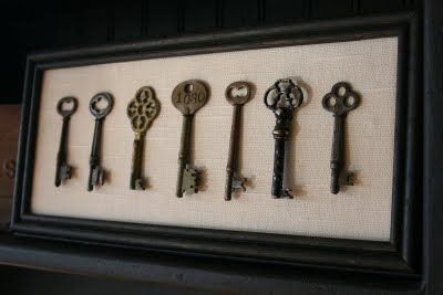 How to Display Antique Keys | Ten Great Vintage Decorating Ideas | Rustic Crafts & Chic Decor Old Key Crafts, Key Crafts, Key Frame, Key Projects, Vintage Skeleton Keys, Old Keys, Old Key, Rustic Crafts, Antique Keys