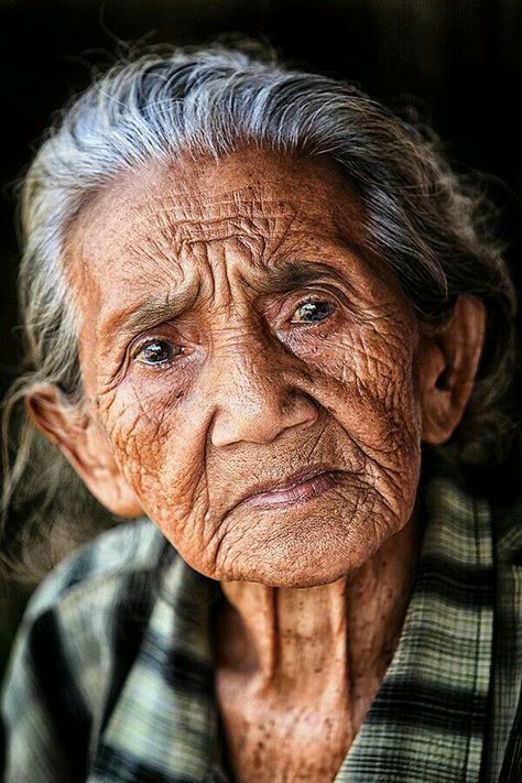 Old Age Makeup, Age Makeup, Old Faces, Eye Photography, Ageless Beauty, Old Woman, Human Face, People Of The World, Old Age