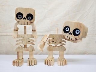 Halloween Woodworking, Halloween Pallet Projects, Wood Skull, Scroll Saw Ideas, Making Wooden Toys, Halloween Wood Crafts, Dremel Wood Carving, Wooden Pumpkins, Skeleton Design