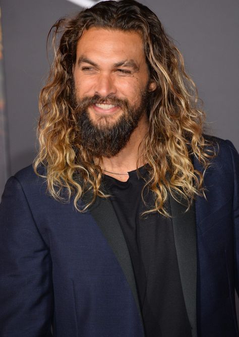 Jason Momoa Hair, Jason Momoa Shirtless, Juice Rapper, Jason Momoa Aquaman, Famous Men, Jason Momoa, Curly Hair Tips, Hollywood Actor, Long Hair Styles Men