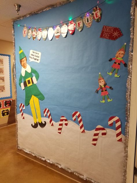 Elf Bulletin Board Ideas For School, Elf Bulletin Board Ideas, Selfie Bulletin Board, Elf Bulletin Board, Bravo Board, Winter Door Decorations Classroom, Elfie Selfie, Elf Themed Christmas Party, Christmas Parade Floats