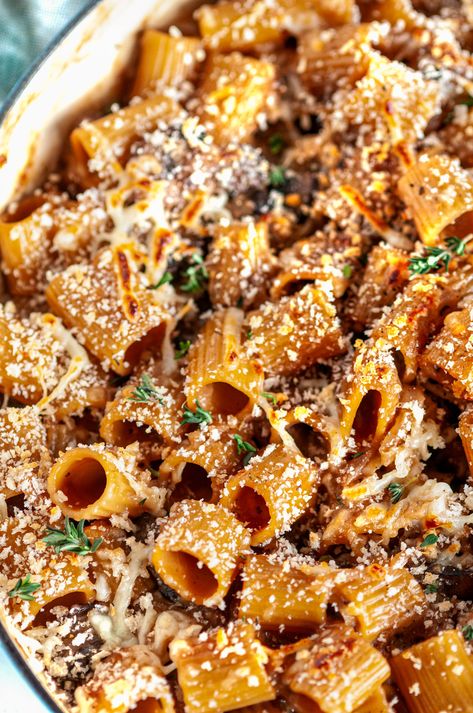 Weeknight family favorite dinner alert! This ONE POT french onion pasta has all the flavors of the classic soup in a creamy, rich sauce with cremini mushrooms and a light panko topping. From aberdeenskitchen.com #onepot #frenchonion #pasta #stovetop #skillet #dinner #weeknight #familyfriendly #recipe One Pot French Onion Pasta, French Onion Pasta, Onion Pasta, Crimini Mushrooms, Cremini Mushrooms, Favorite Dinner, Welcome Board, French Onion, Beef Broth