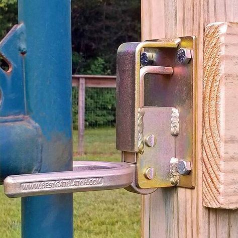 Farm Gate Latch, Farm Gate Latch Ideas Diy, Gate Latch Ideas Diy, Diy Gate Latch, Gate For Fence, Gate Latch Ideas, Iron Gate Latch, Cattle Gate, Farm Entrance