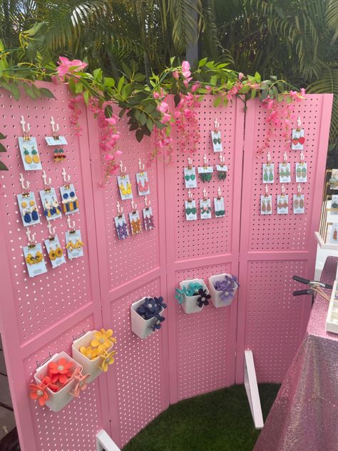 Freshie Display Stand, Diy Pegboard Display Craft Show, Small Business Booth Display Ideas, Craft Display Ideas Booth Design, Pegboard Display Craft Show, Craft Show Set Up, Jewelry Market Display, Diy Pegboard Display, Pegboard Jewelry Display