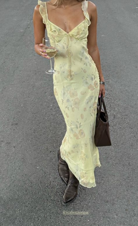 Gala Dress Modest, Summer Smells, Summer Evening Outfit, Mode Inspo, Look Vintage, Summer 24, Summer Fits, Looks Style, Mode Inspiration