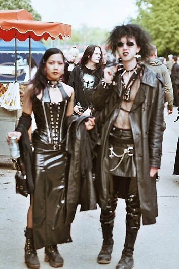 Industrial Goth Fashion, Cabaret Performance, Trad Goth Outfits, Industrial Goth, Traditional Goth, Goth Club, Goth Subculture, 90s Goth, Trad Goth