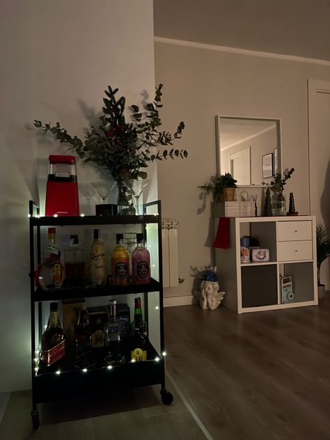 Mini Bar Aesthetic, Apartment Bar Ideas, Apartment Lights, Apt Aesthetic, Wine Corner, Clutter Core, Bar Cart Inspo, Future Home Aesthetic, Vibey Apartment