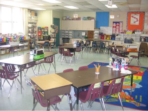 6 classroom organization tips to help kids with ADHD Classroom Seating Arrangements, Classroom Tour, Classroom Seating, Third Grade Classroom, Motivation Poster, Education Organization, Class Room, Education Motivation, Education Quotes For Teachers