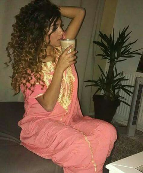 Morrocan Fashion, Arab Aesthetic, Modest Summer Fashion, Dubai Outfits, Moroccan Clothing, Zara Drip, Mode Zara, Boys With Curly Hair, Dress Hairstyles