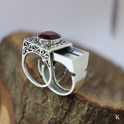 Secret Compartment Ring, Secret Compartment Jewelry, Poison Ring Secret Compartment, Latest Ring Designs, Poison Ring, Locket Ring, Red Stones, Men Rings, Secret Compartment