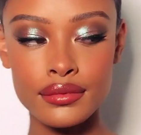 Pat Mcgrath Eyeshadow Looks Mothership V, Moonlit Seduction, Six Makeup, Short Hair Baddie, Skins Fashion, Natural Makeup Wedding, Tv Painting, Hair Baddie, 90s Latina