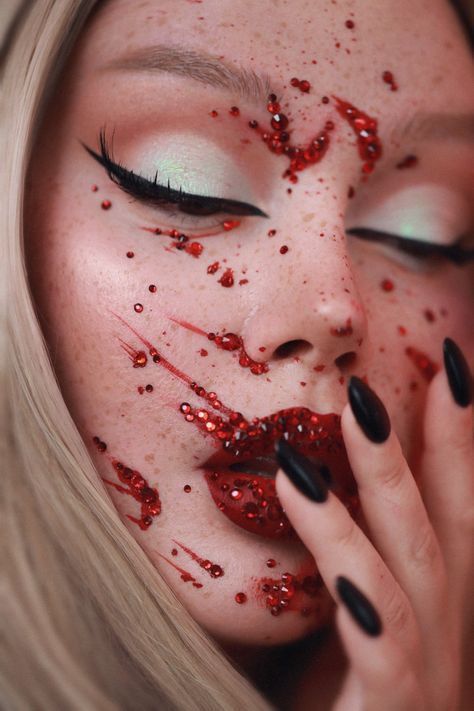 Blood Makeup, Halloween Makeup Inspiration, Smink Inspiration, Creative Makeup Looks, Halloween Makeup Looks, Sfx Makeup, Ugg Slippers, Halloween Make Up, Halloween Inspo