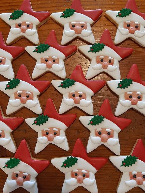 Star Sugar Cookies, Christmas Sugar Cookies Decorated, Cute Christmas Cookies, Royal Iced Cookies, Christmas Biscuits, Santa Cookies, Christmas Food Desserts, Fancy Cookies, Xmas Cookies