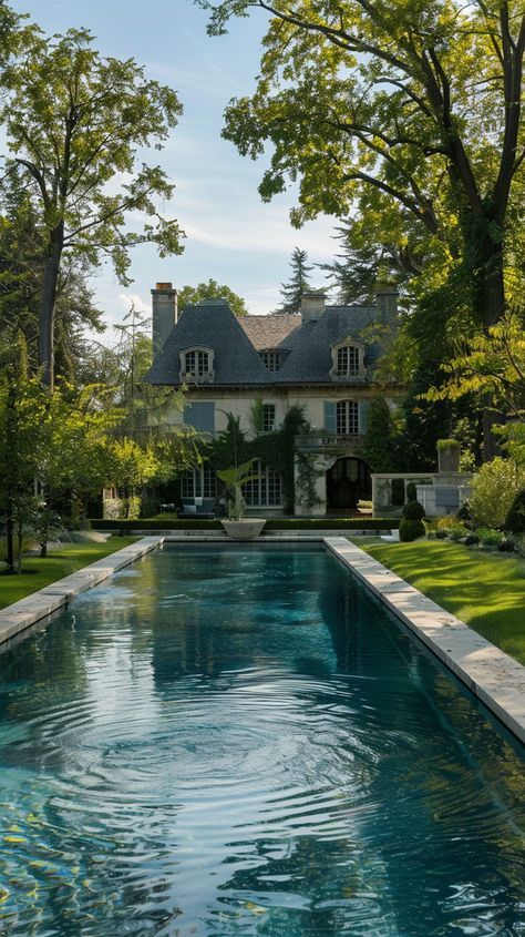 Hamptons Pool, Retro Beach House, French Designs, Dream Life House, Dream Apartment Decor, Swimming Pool Designs, Mediterranean Homes, French Country House, Outdoor Swimming