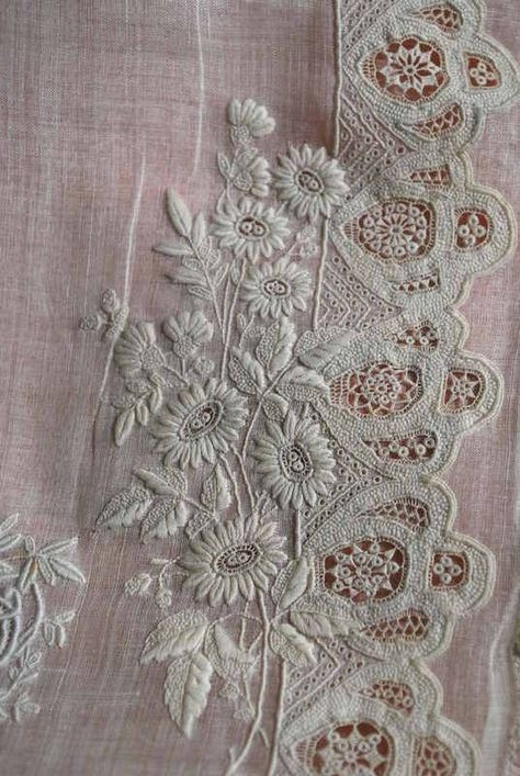 Found on carolynforbestextiles.com Schiffli Embroidery Design, Cutwork Lace, Embroidered Pillows, Trendy Embroidery, Embroidery Fashion Detail, Embroidery Pillow, Ideas Embroidery, Pillow Embroidery, New Embroidery