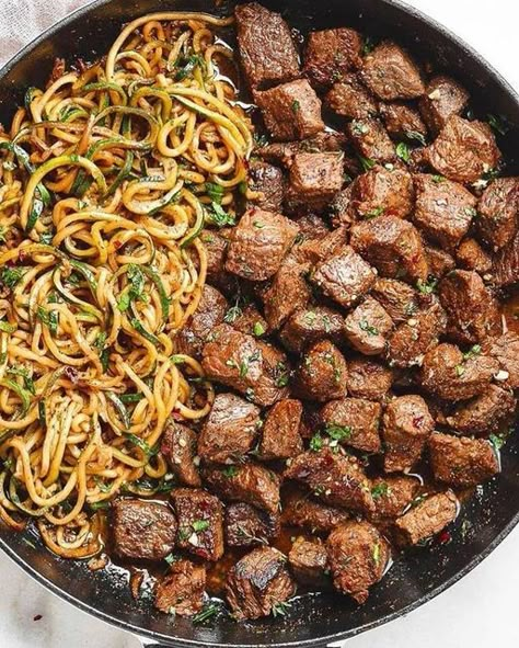 GARLIC BUTTER STEAK BITES WITH ZUCCHINI NOODLESA - Dieter24 Steak Bites With Zucchini Noodles, Food Keto Recipes, Cooking Zoodles, Garlic Butter Steak Bites, Butter Steak Bites, Keto Meat, Carb Free Recipes, Garlic Steak, Zucchini Noodle Recipes