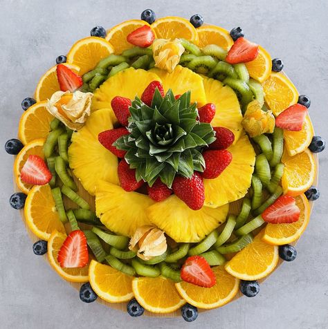 Plateau de fruits frais Fruits Dessert, Fruit Desserts, Nutella, Food Art, Dessert, Fruit, Art