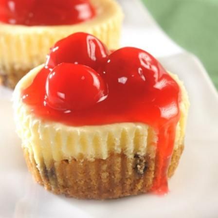 Cherry Cheesecake Bites, Mini Cheesecake Cupcakes, Easy Mini Cheesecake Recipe, Mini Cherry Cheesecakes, Biscotti Cheesecake, Mini Cheesecake Bites, Mini Cheesecakes Easy, Cupcake Papers, Cheesecake Bites Recipe