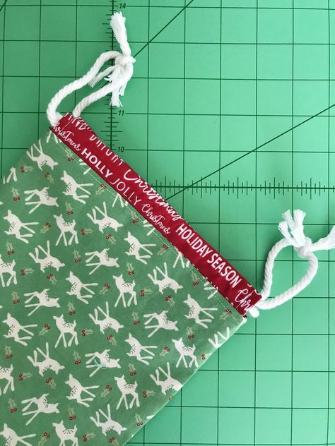 Christmas Gift Bag Sewing Tutorial | Clover Needlecraft Christmas Gift Bag Sewing Pattern, Sew Gift Bags Patterns, Christmas Bags To Sew, Sewing Gift Bags, Christmas Gift Bags To Sew, Small Christmas Crafts, Fabric Christmas Bags, Drawstring Bag Diy, Drawstring Bag Tutorials