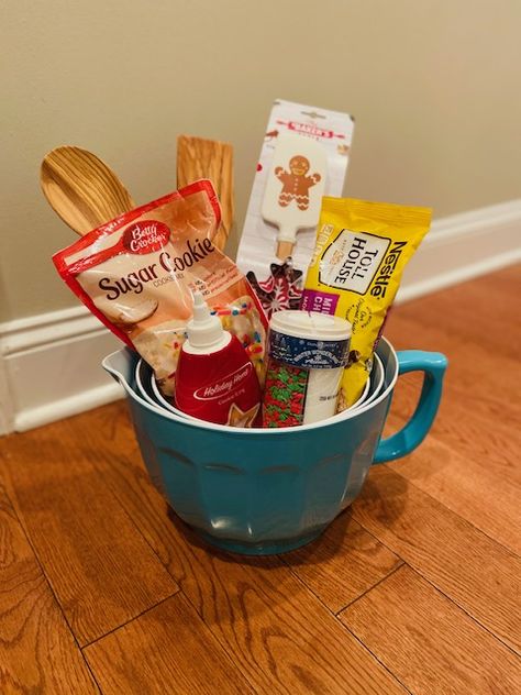 Family Friendly Raffle Baskets, Cookie Making Basket Gift Ideas, Cookie Basket Ideas Diy, Kid Gift Basket Ideas Christmas, Hot Cocoa Raffle Basket, Christmas Breakfast Basket Ideas, Chip And Dip Gift Basket Ideas, Gift Basket Ideas For Prizes, Cookie Gift Basket Ideas