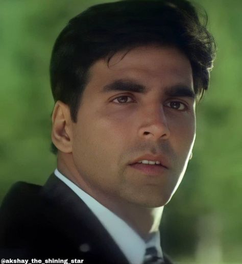 Akshay Kumar 90s, Bollywood Scenes, Akshay Kumar And Twinkle, Aesthetic 00s, Akshay Kumar Style, Akshay Kumar Photoshoot, Man Writing, Bollywood Men, Hari Om