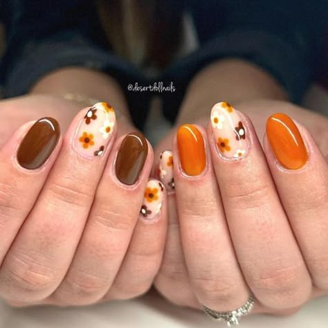 tayler webb (@desertdollnails) | Instagram profile Short Thanksgiving Nails, Spice Nails, Flowers For Fall, Pumpkin Spice Nails, Summer Nails Colors Designs, Color Block Nails, Thanksgiving Nail Art, Velvet Nails, Thanksgiving Nail