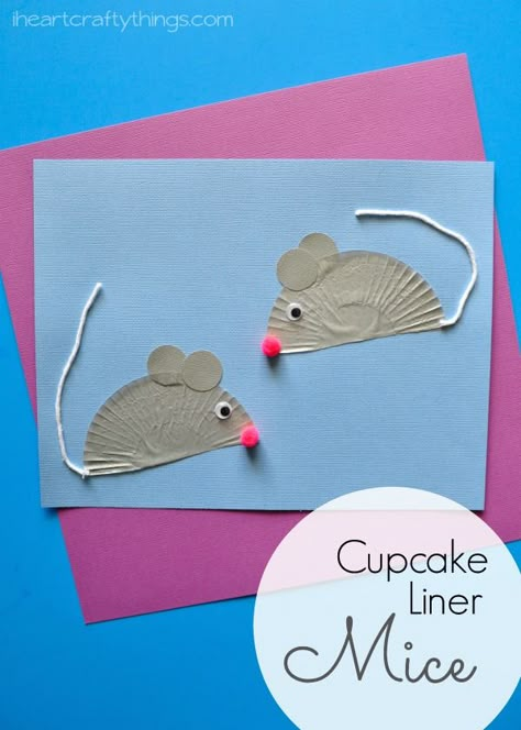 I HEART CRAFTY THINGS: Cupcake Liner Mouse Kids Craft Cupcake Liner Crafts, Art Projects For Teens, Mouse Crafts, Art Projects For Adults, Toddler Art Projects, Alphabet Crafts, Toddler Art, Letter A Crafts, Cupcake Liners