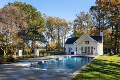 20 Sensational Farmhouse Swimming Pool Designs You Must See Farmhouse Swimming Pool, Farmhouse Pool Ideas, Farmhouse Pool House, Country Pool Landscaping, Country Pool, Farmhouse Outside, Barn Pool, Pool Guest House, Rectangle Pool