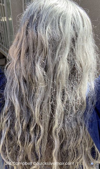 flash drying Long Gray Curly Hair Over 50, Pretty Grey Hair, Gray Hair Care Tips, Gray Hair Frizz Control, Long Grey Hair Over 50, Gray Wavy Hair, Dry Gray Hair, Curly Silver Hair, Gray Hair Long