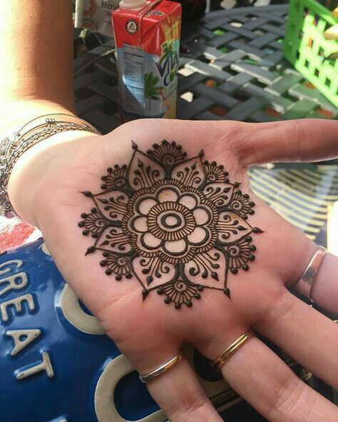 Mehndi Designs Finger, Henna Hand Designs, Simple Mehendi Designs, Mehndi Designs Fingers, Tato Henna, Indian Henna, Henna Inspo, Henna Tattoo Hand, Henna Tattoo Designs Hand