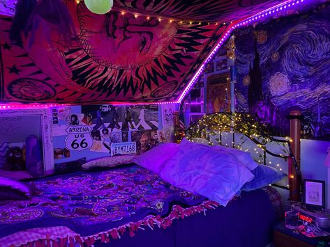 #room #aesthetic #trippy #tapestry Bedroom Inspirations Tapestry, Room Decor Ideas Tapestry, Trippy Aesthetic Bedroom Ideas, Cozy Trippy Bedroom, Tapestry Ideas Bedroom, Trippy Dorm Room Ideas, Trippy Hippy Aesthetic Room, Room Tapestry Aesthetic, Rooms With Tapestries