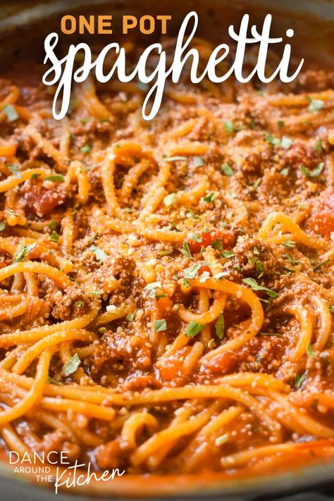 one pot spaghetti in a large container Easy Sunday Dinner Ideas, Easy Sunday Dinner, Sunday Dinner Ideas, Spagetti Recipe, Spaghetti Recipes Easy, One Pot Spaghetti, Sauce Spaghetti, Best Spaghetti, Easy Spaghetti