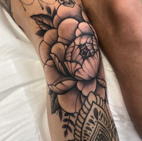 Peony On Knee Tattoo, Peonies Knee Tattoo, Knee Peony Tattoo, Knee Tattoo Peony, Full Knee Tattoo, Peony Leg Sleeve Tattoo, Peony Leg Sleeve, Rose On Knee Tattoo, Flowers Knee Tattoo