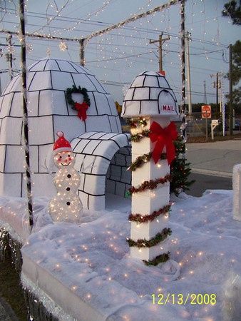 Picture Christmas Parade Float | Penguin/Igloo Christmas Float | Parade Floats Holiday Parade Floats, Parade Float Diy, Christmas Parade Float Ideas, Christmas Floats, Christmas Parade Ideas, Penguin Igloo, Santa Claus Parade, Snow Place Like Home, Parade Float Ideas