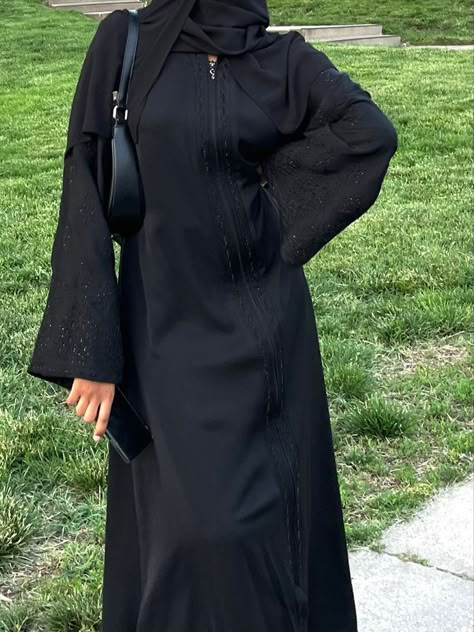 Khaleeji Abaya, Aesthetic Hijab, Abaya Outfit, Stile Hijab, Fyp Aesthetic, Hijabi Fits, Girly Clothes, Muslim Outfits Casual, Hijabi Fashion Casual