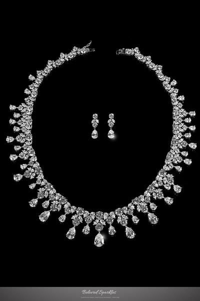 Real Diamond Necklace, Jewellery Sale, Diamond Necklace Designs, Zirconia Necklace, Diamond Necklace Set, Diamond Jewelry Necklace, Jewelry Appraisal, Cubic Zirconia Necklace, Jewelry Diamonds