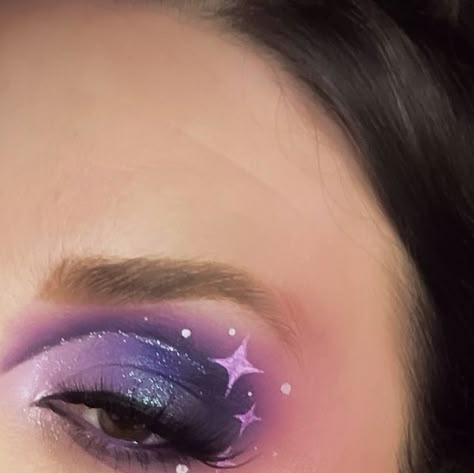 Fairy Makeup Purple, Violet Makeup Look, Light Purple Makeup Looks, Purple Makeup Ideas, Violet Palette, Matte Fluid Eye Paint, Purple Cut Crease, Violet Makeup, Purple Eye Shadow