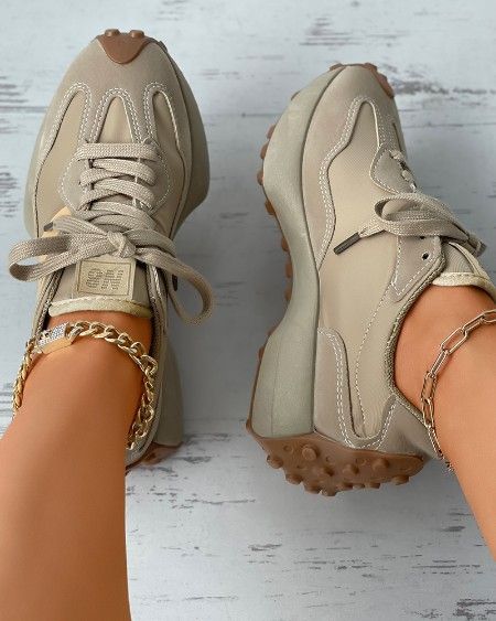 Beige Sneakers, Staple Wardrobe Pieces, Shoe Ideas, Future Mom, Swag Shoes, Round Toe Heels, Fire Nails, Gym Shoes, Suede Lace