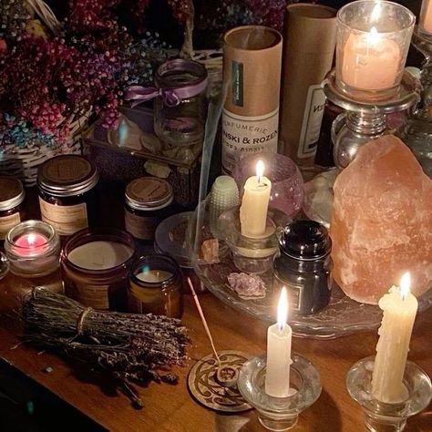 Clean Witch Aesthetic, Altar Aesthetic Witch, Crystals Aesthetic Witch, Season Of The Witch Aesthetic, Witch Craft Aesthetic, Altar Aesthetic, Witch Altar, Vampire Witch, Witchcraft Altar